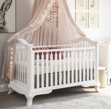 Klassisches Cleopatra-Bett mit gepolsterter Auflage – Lieferung inklusive