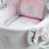 Culla rosa e grigia per neonata