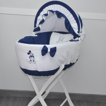 Moisés en azul marino y blanco.